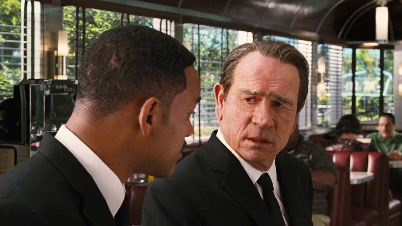 Крутые отрывки. Джош Бролин агент Кей. Джош Бролин люди в черном 3 (2012). Агент Кей люди в чёрном.